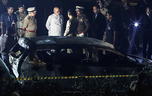 У центрі Нью-Делі вибухнув автомобіль: багато жертв і постраждалих