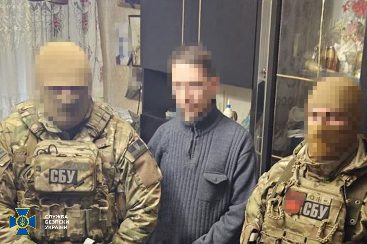 Прикривався інвалідністю, щоб перетинати блокпости: СБУ затримала агента ФСБ, який збирав координати оборонних заводів Прикривався інвалідністю, щоб перетинати блокпости: СБУ затримала агента ФСБ, який збирав координати оборонних заводів