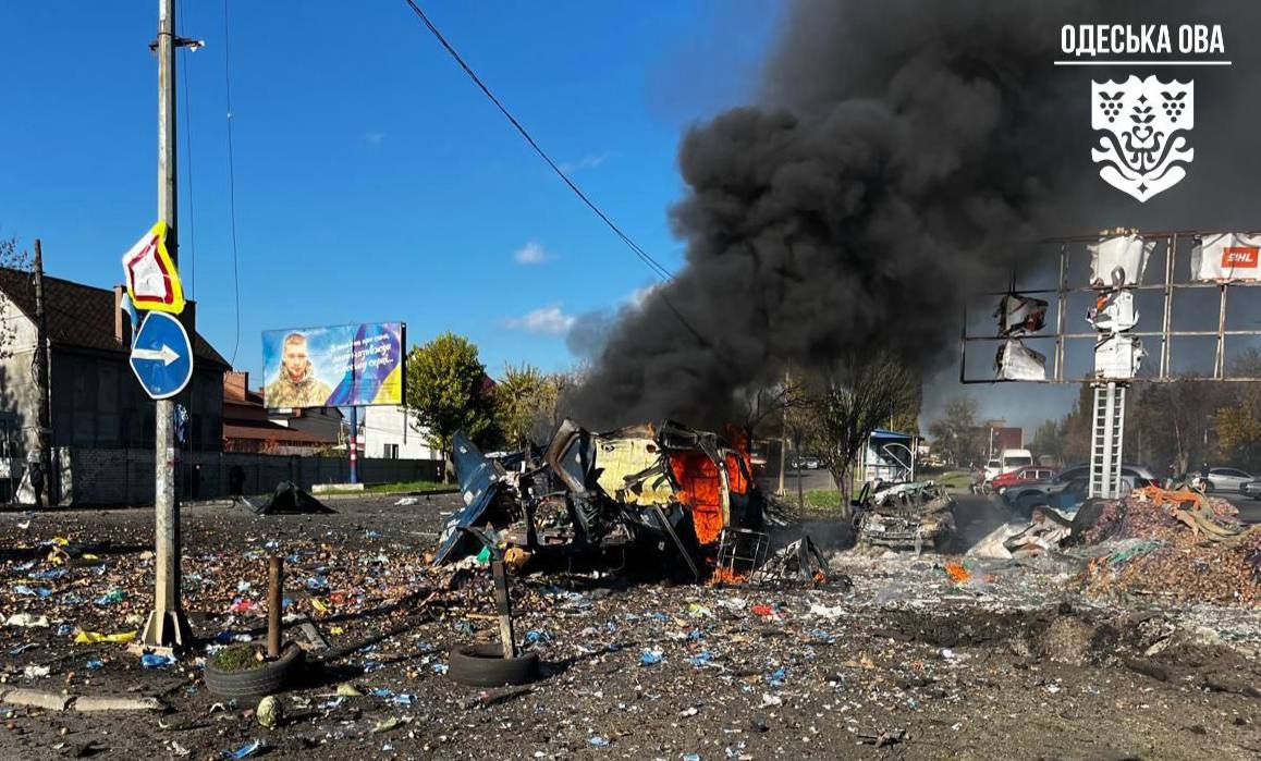 Росіяни вдарили "Шахедами" по ринку у Чорноморську на Одещині: є загиблі та постраждалі. ФОТО