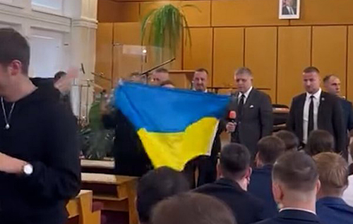 У Словаччині студенти покинули зустріч із Фіцо після його слів про війну в Україні. ВІДЕО