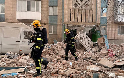 У Тернополі внаслідок російського обстрілу зруйновано багатоповерхівку: відомо про двох загиблих. ВІДЕО