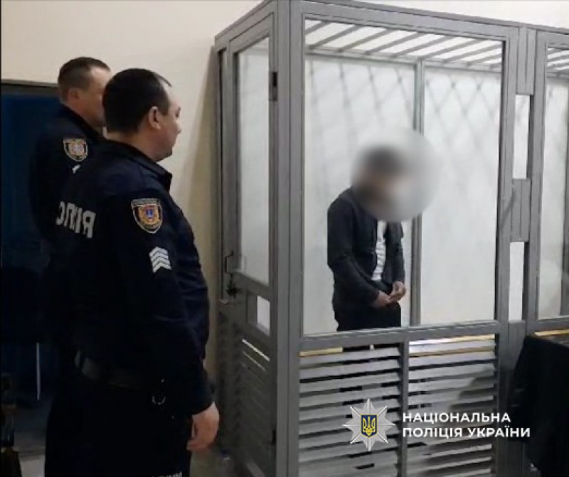 18-річного мешканця Одеської області засудили до 13 років позбавлення волі за вбивство мами та сестри