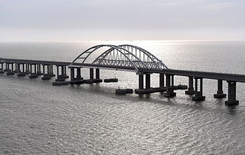 У ВМС пояснили, чому росіяни заборонили електрокарам в'їзд на Кримський міст