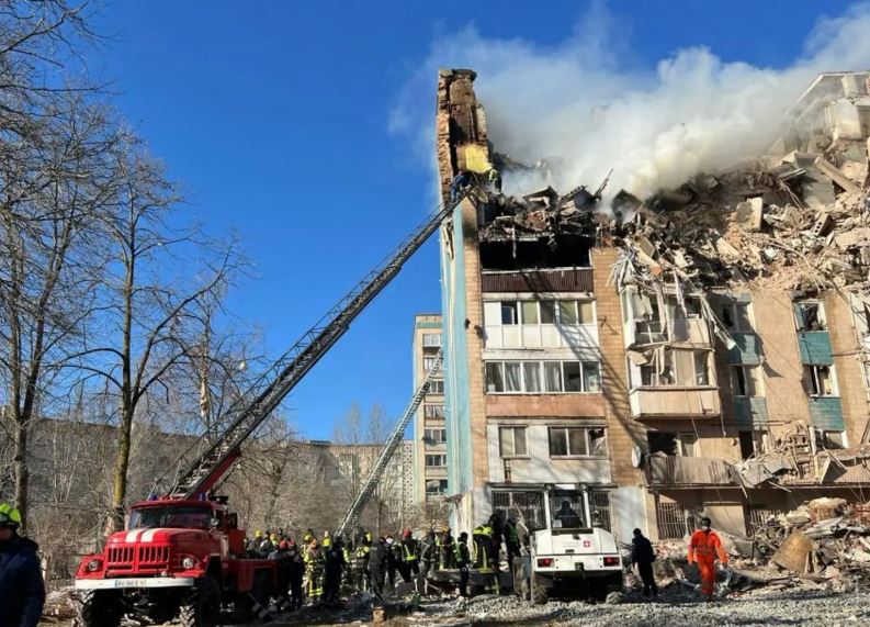 У Тернополі попрощались з дітьми, які загинули внаслідок російської атаки: трагічне ВІДЕО У Тернополі попрощались з дітьми, які загинули внаслідок російської атаки: трагічне ВІДЕО