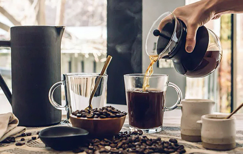 Еспресо чи просто чорна кава: який напій справді потужніший і який – корисніший
