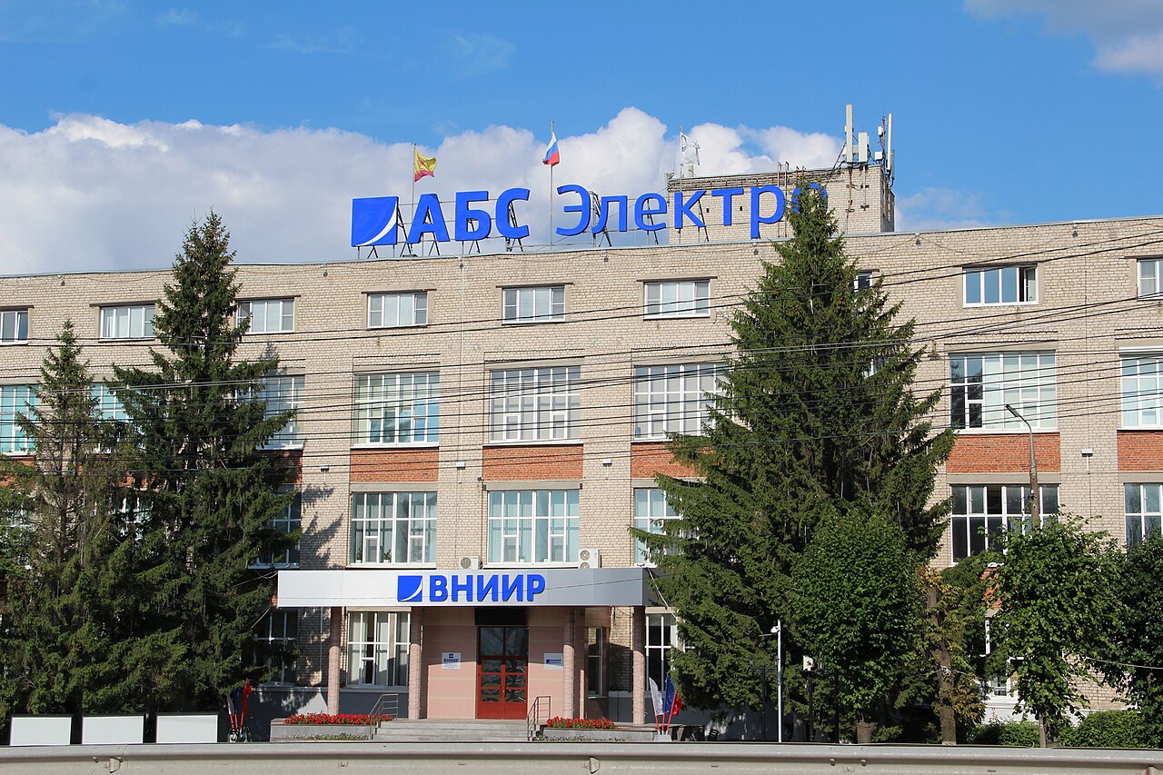 У Чебоксарах дрони атакували підприємство, яке виробляє антени для захисту російських безпілотників від РЕБ У Чебоксарах дрони атакували підприємство, яке виробляє антени для захисту російських безпілотників від РЕБ