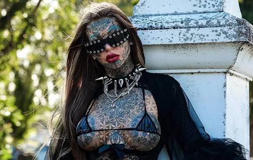 98% тіла вкрито малюнками: "найбільш татуйована жінка Австралії" вирішила повернути собі природність