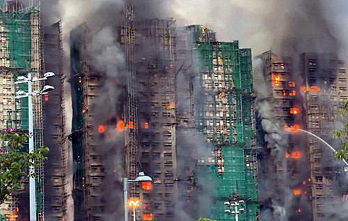 Масштабна пожежа у житловому комплексі в Гонконзі: щонайменше 44 людини загинули, майже 300 зникли безвісти