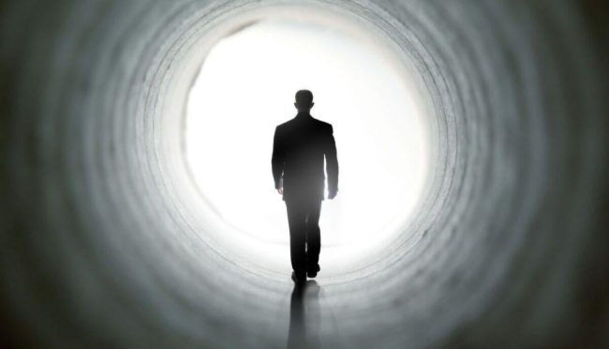 Чому люди бачать "світло в кінці тунелю" перед смертю: цьому є наукове пояснення