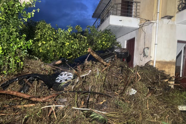 Потужний шторм обрушився на Грецію: закриті школи, порушено роботу транспорту