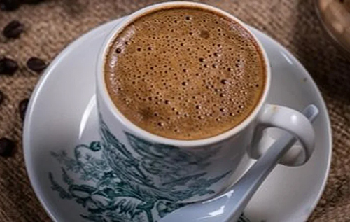 Кілька чашок кави на день можуть уповільнювати клітинне старіння, – дослідження