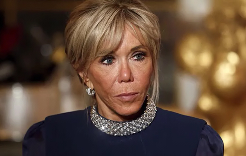 Дружина Макрона назвала феміністичних активісток "тупими суками" Дружина Макрона назвала феміністичних активісток "тупими суками"