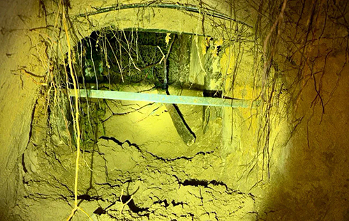 У Польщі біля кордону з Білоруссю виявили тунель, через який пройшли понад 180 мігрантів. ВІДЕО У Польщі біля кордону з Білоруссю виявили тунель, через який пройшли понад 180 мігрантів. ВІДЕО