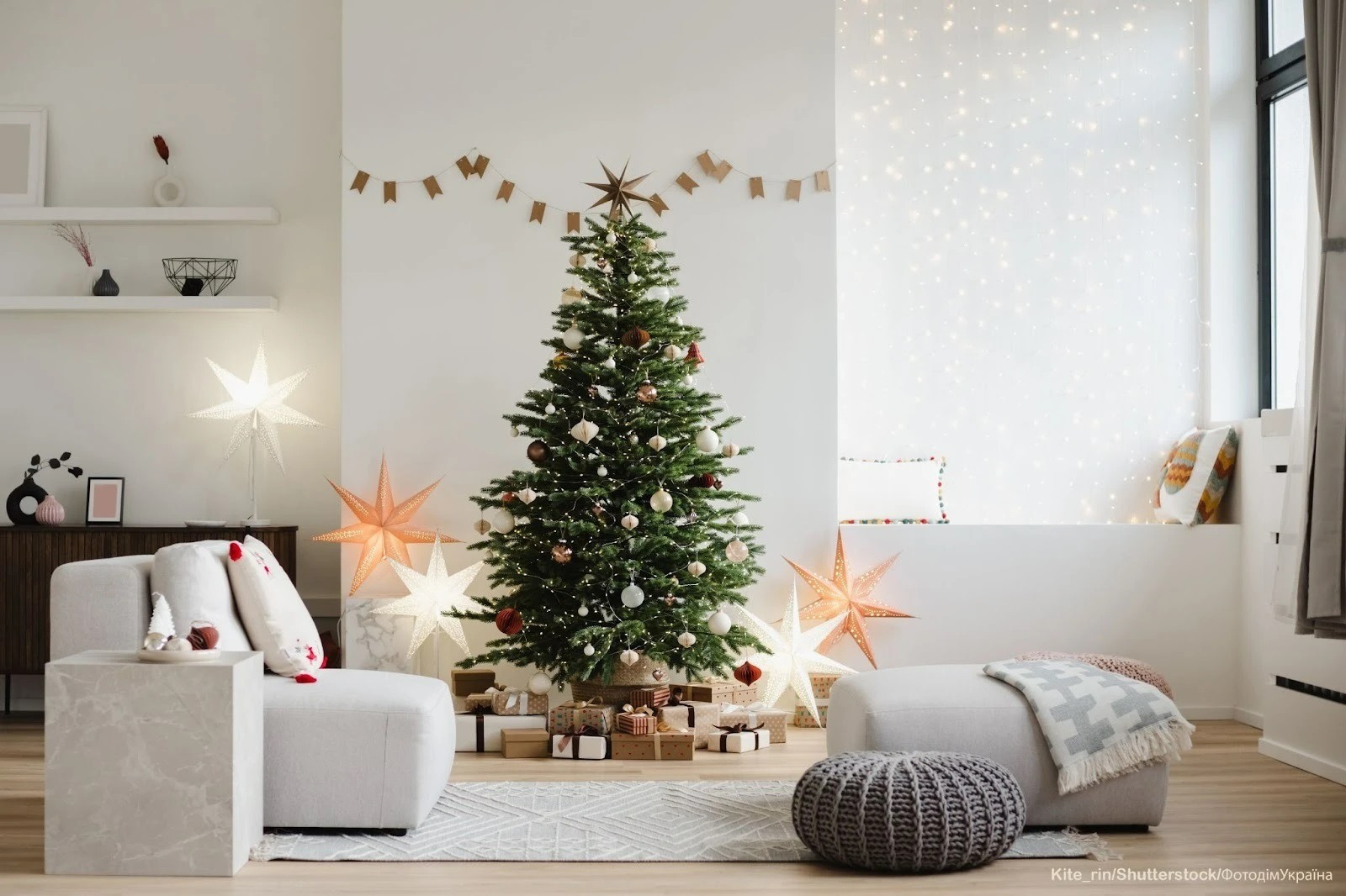 Ефект об’єму: чому варто вішати великі кулі вглиб крони, а дрібні на кінчики Ефект об’єму: чому варто вішати великі кулі вглиб крони, а дрібні на кінчики