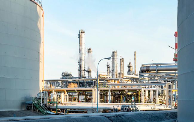 Новошахтинський НПЗ в Росії горить після вибухів. ВІДЕО