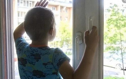 В Бердичеве горе-мать ушла на несколько дней, оставив 11-летнего сына одного без еды