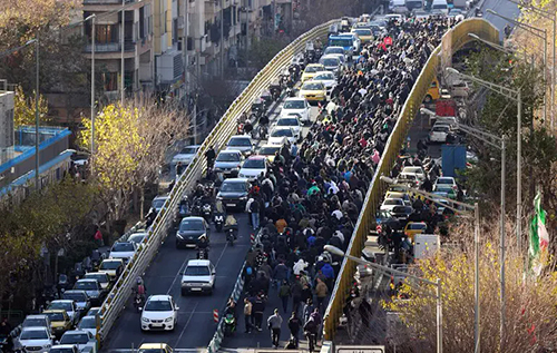 "Смерть диктатору": по всьому Ірану тривають протести через економічну кризу. ВІДЕО