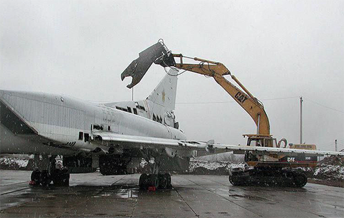 18 років тому в Україні знищили останній бомбардувальник Ту-22М3. Архівне ВІДЕО