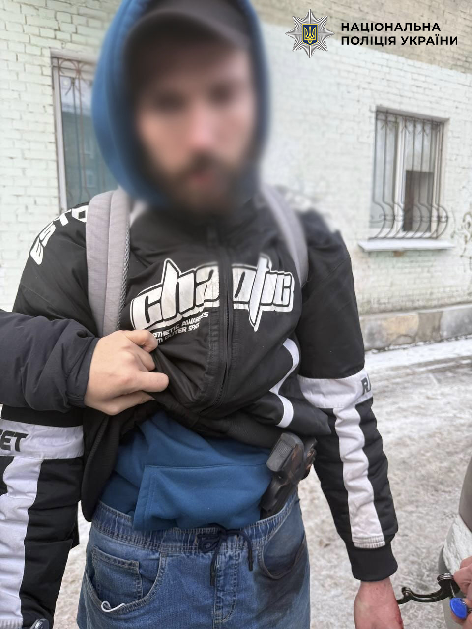 У Києві чоловік з іграшковим пістолетом намагався пограбувати пункти обміну валют