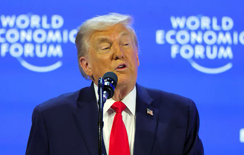 Президент США у Давосі заявив, що тільки США можуть гарантувати безпеку Гренландії, і розкритикував «невдячну» Данію