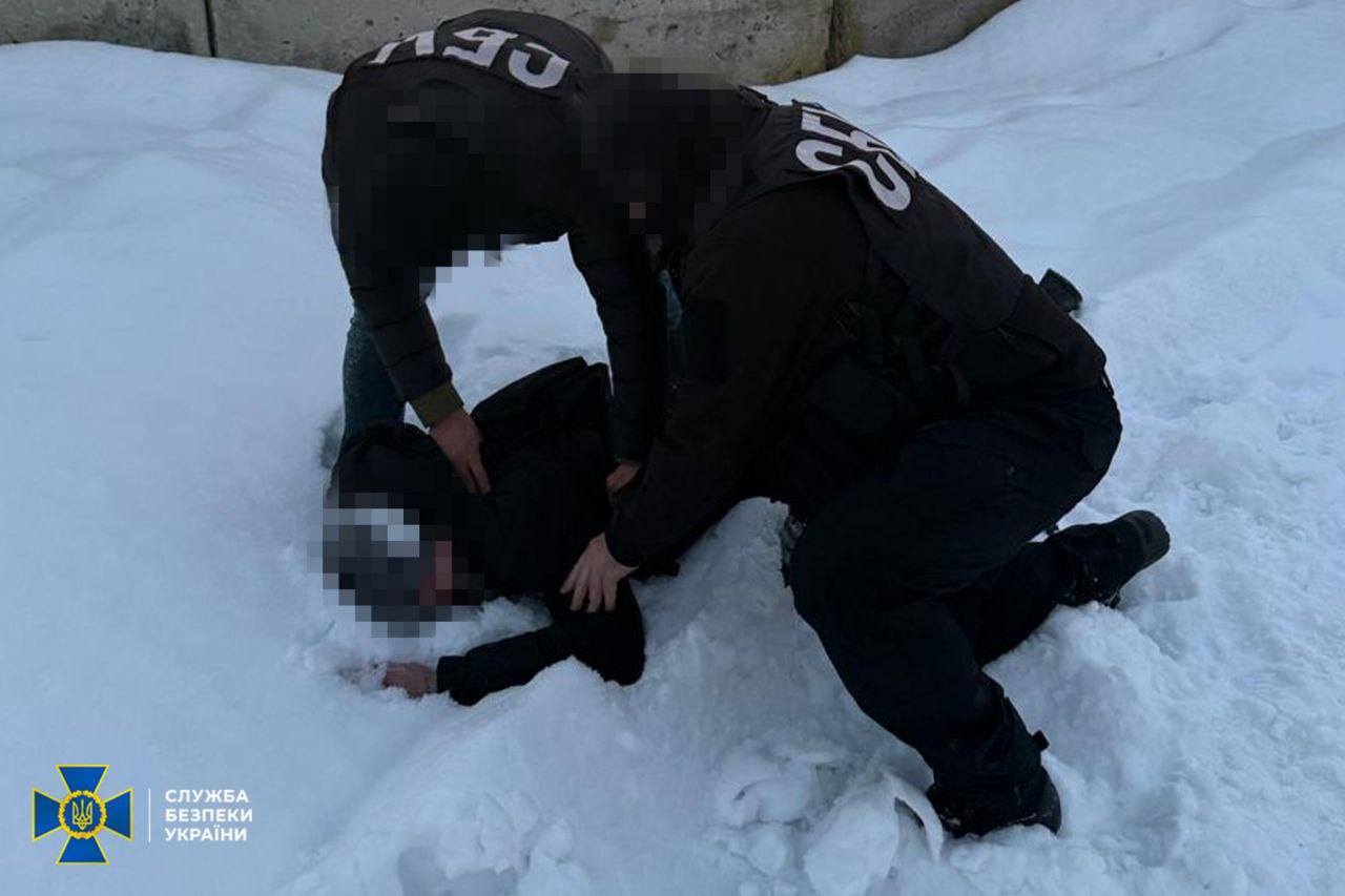 СБУ затримала двох агентів ГРУ РФ, які збирали наслідки удару "Орешніком" по Львівщині