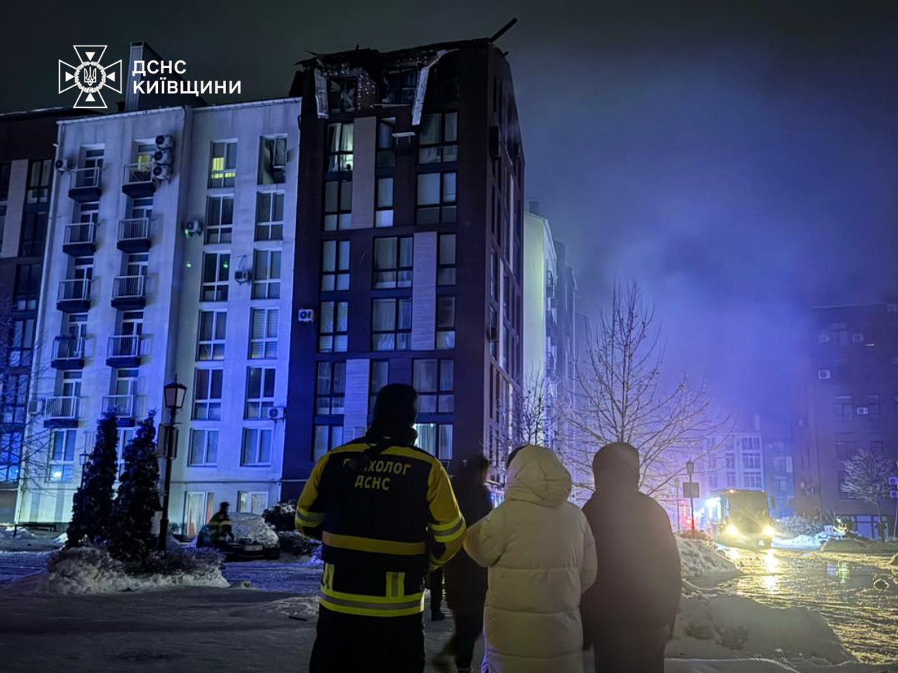 Загинули двоє людей, ще четверо постраждали: рятувальники показали наслідки нічної атаки ворога на Київщину. ФОТО Загинули двоє людей, ще четверо постраждали: рятувальники показали наслідки нічної атаки ворога на Київщину. ФОТО