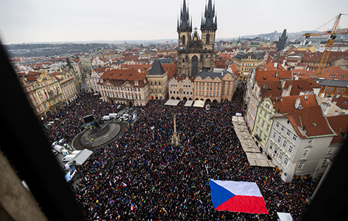 У Празі пройшов багатотисячний мітинг на підтримку президента Павела на тлі конфлікту з урядом У Празі пройшов багатотисячний мітинг на підтримку президента Павела на тлі конфлікту з урядом