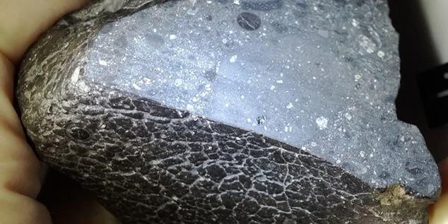 Вчені знайшли воду всередині марсіанського метеорита Black Beauty