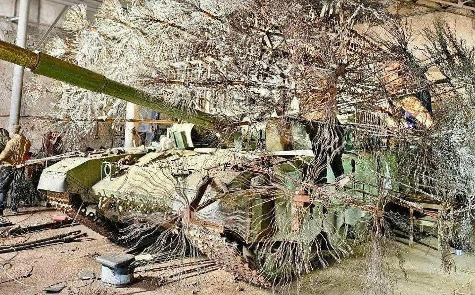 Росія та Україна змінюють тактику дронів через появу "танків-їжаків", - Forbes