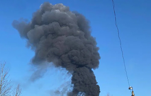 У російській Ухті, що за дві тисячі кілометрів від України, палає НПЗ "Лукойлу"