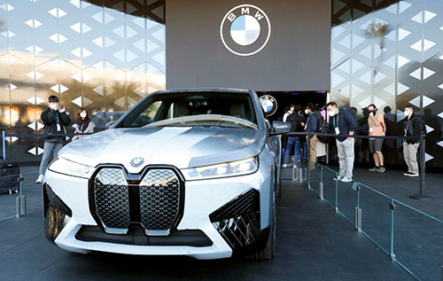 РФ закуповує західні іномарки через Китай в обхід санкцій, - Reuters