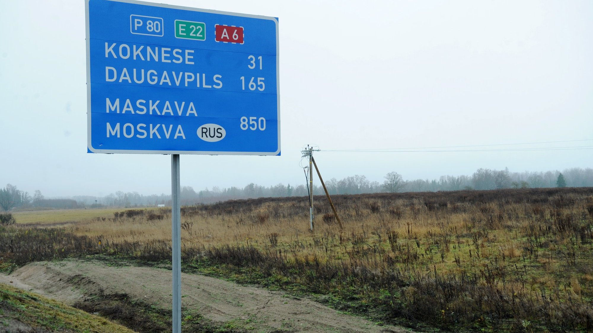 У Латвії планують прибрати з дорожніх знаків назви міст Росії та Білорусі