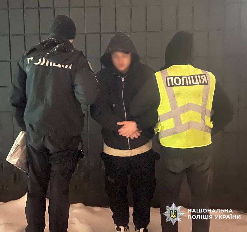 У поліції затримали чоловіка, який на замовлення підпалив у Києві сім автомобілів