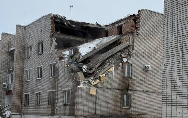 В Росії після вибуху обвалилася військова комендатура: є загиблі В Росії після вибуху обвалилася військова комендатура: є загиблі