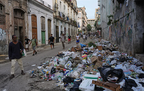 Ні їжі, ні пального, ні туристів: життя на Кубі зупинилося через блокаду США