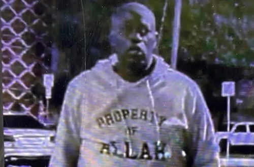 У США чоловік в одязі з написом "Власність Аллаха" та прапором Ірану відкрив стрілянину: є вбиті