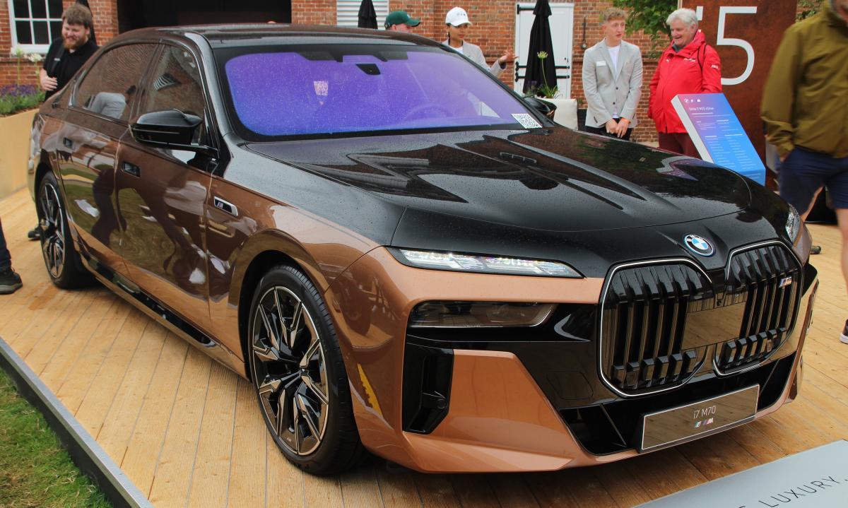 Названо найкращий розкішний електромобіль у світі