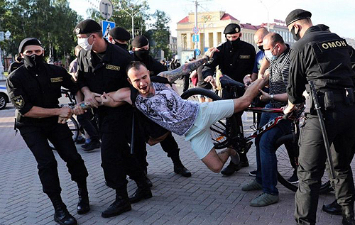 В Беларуси на протестах задержали более ста человек. ФОТО