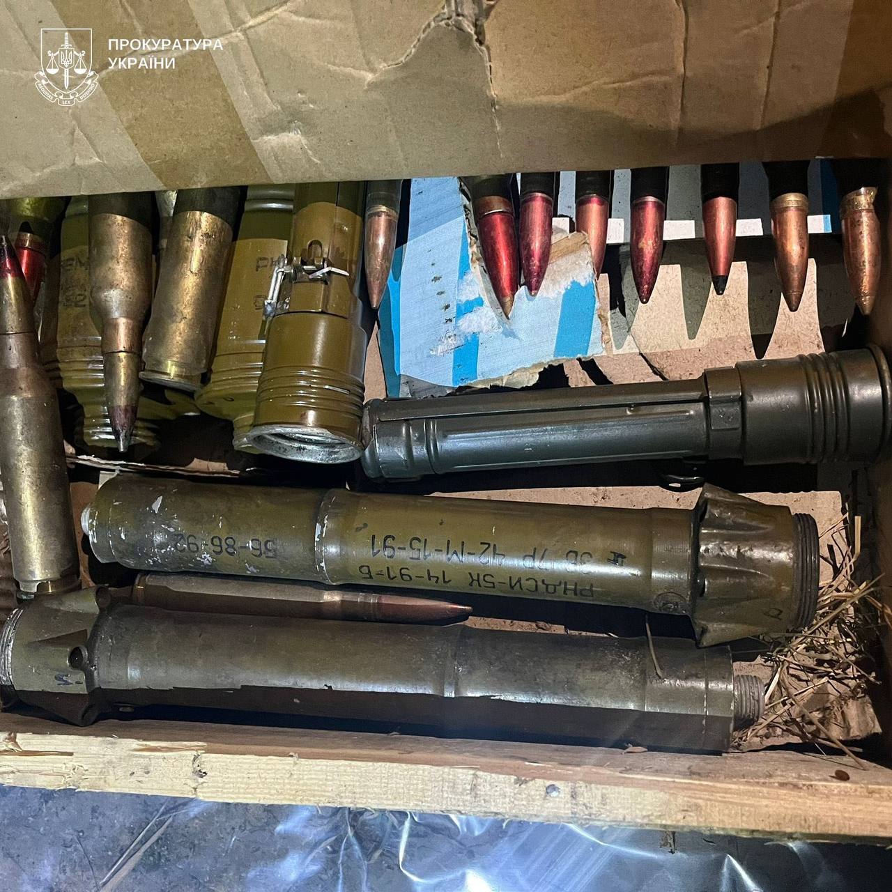 канал збуту зброї: серед затриманих - працівник ДСНС