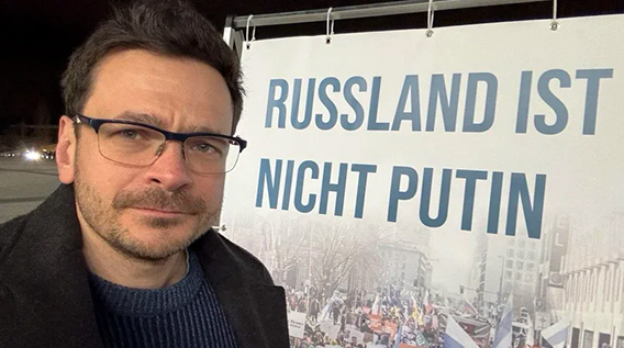 Російська опозиція надумала створити партію, що «кине виклик Путіну» з еміграції