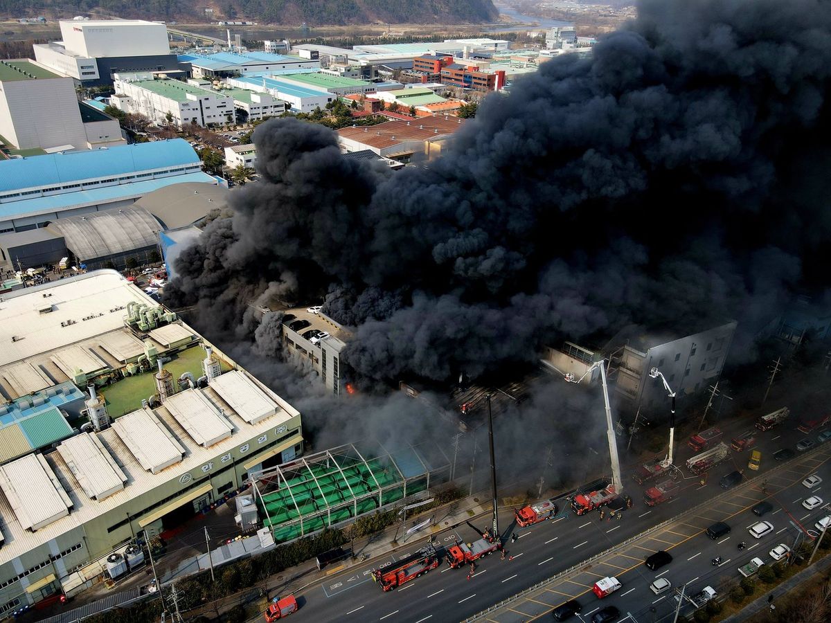 У Південній Кореї на заводі автозапчастин сталася пожежа: є десятки потерпілих. ФОТО. ВІДЕО