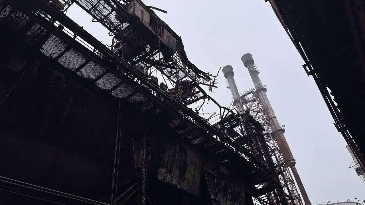 В Алчевську завдано удар по меткомбінату: момент прильоту потрапив на відео В Алчевську завдано удар по меткомбінату: момент прильоту потрапив на відео