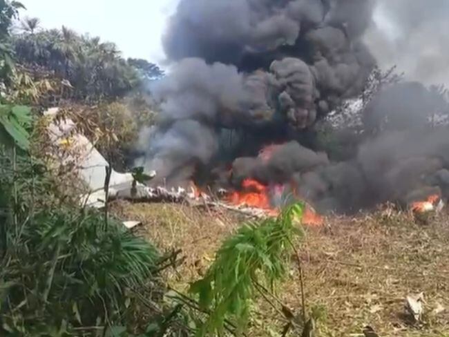 У Колумбії розбився військовий літак із понад 100 солдатами на борту: загинули десятки людей. ВІДЕО