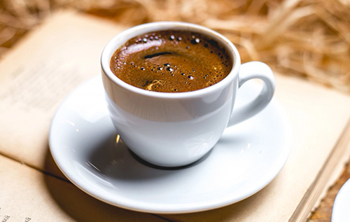 Не найкращий спосіб «підтримати себе»: вчені розкрили несподіваний аспект впливу кави, випитої вночі