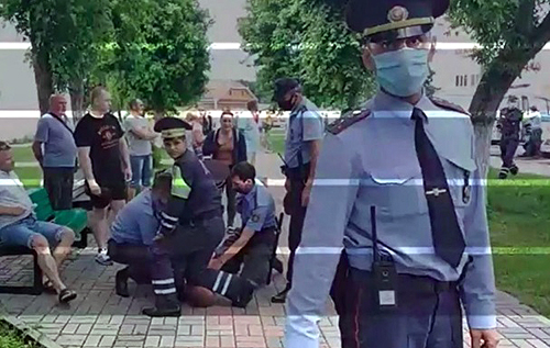 Жизни белорусов тоже важны: во время протестов в Беларуси милиция применила удушение. ВИДЕО