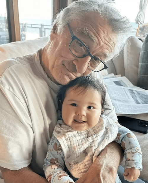 "Вона така чарівна дитина": 80-річний Роберт Де Ніро розповів про спілкування з маленькою донькою
