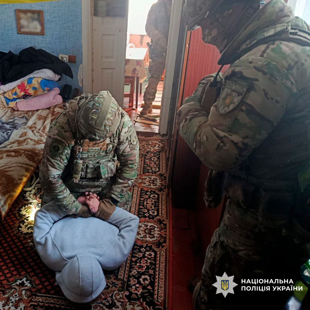 Втекли з військової частини зі зброєю: на Харківщині затримали двох чоловіків, яких підозрюють у подвійному вбивстві Втекли з військової частини зі зброєю: на Харківщині затримали двох чоловіків, яких підозрюють у подвійному вбивстві