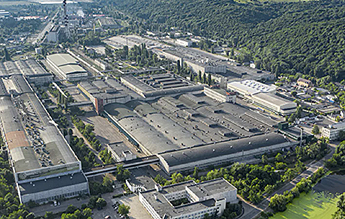 Виробництво призупинили: РФ знову атакувала найбільшого виробника туалетного паперу в Україні