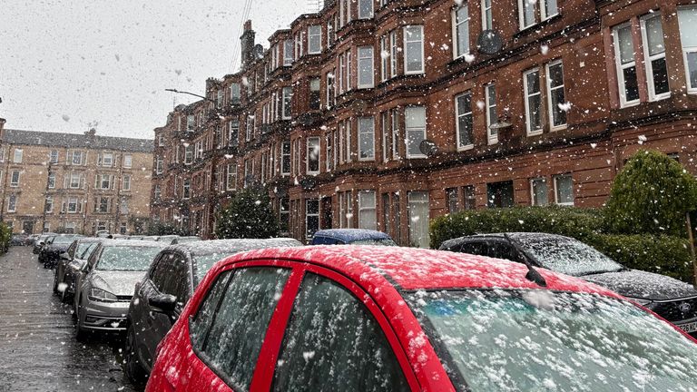 Шторм у Британії залишив тисячі будинків без світла