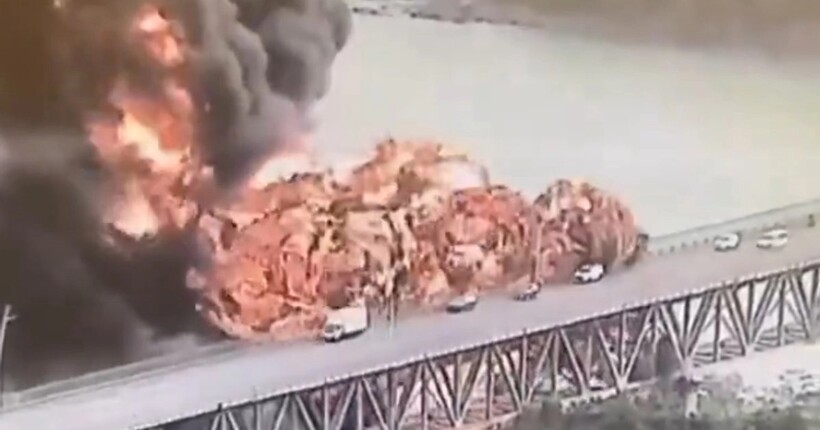 В Панамському каналі прогримів вибух: спалахнули цистерни з пальним. ВІДЕО